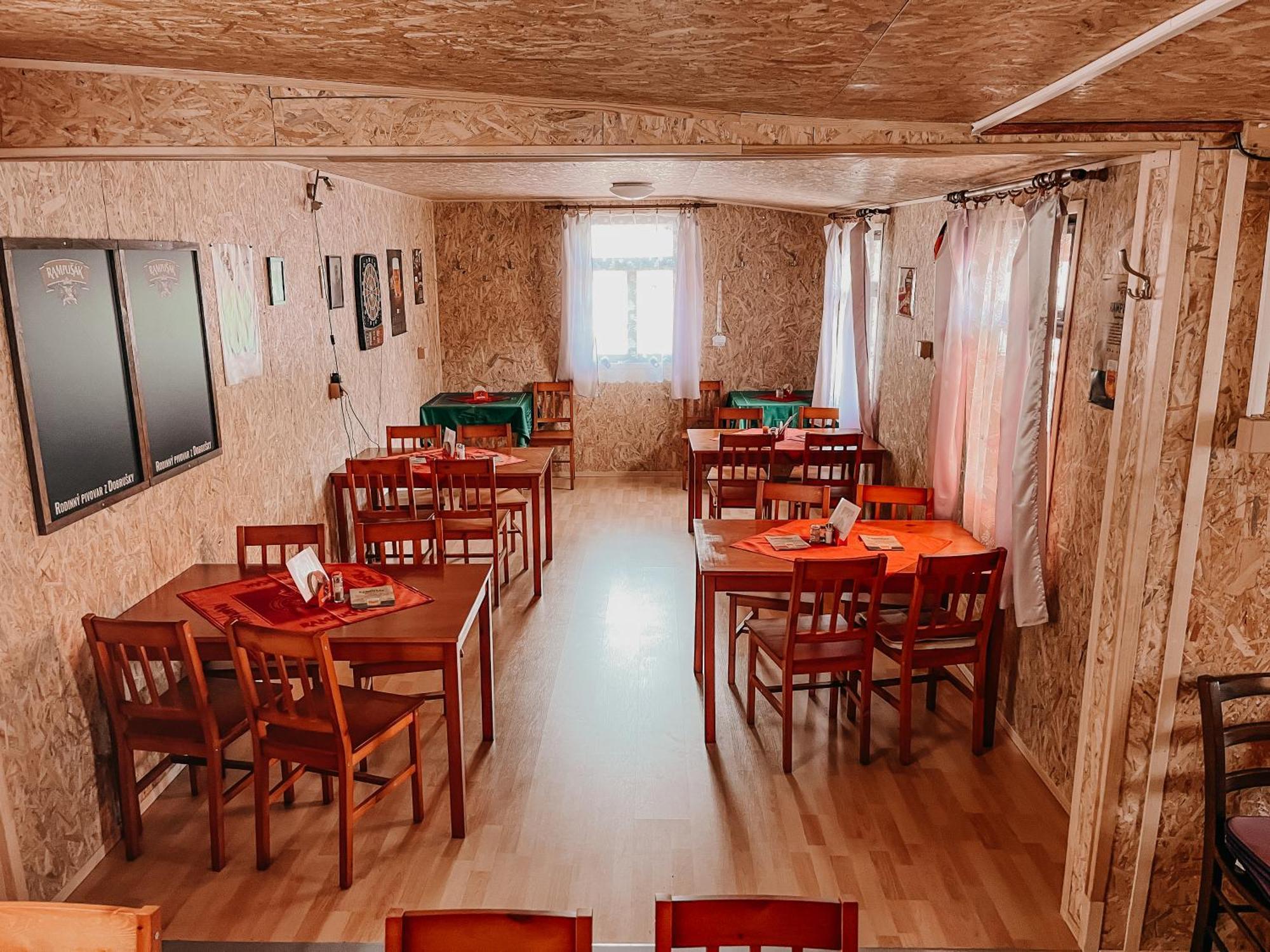 Karavan 1 V Arealu Koupaliste Bystre V Orlickych Horach Luaran gambar