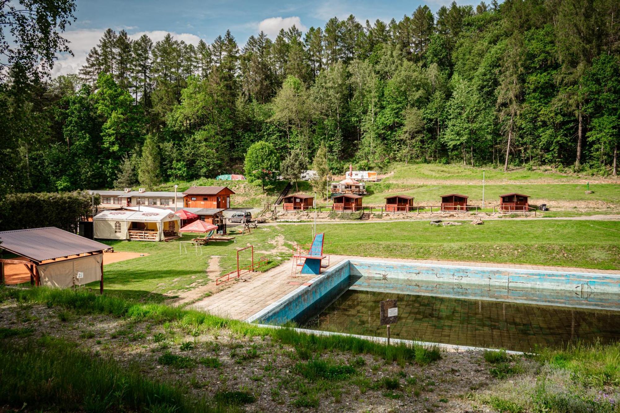 Karavan 1 V Arealu Koupaliste Bystre V Orlickych Horach Luaran gambar